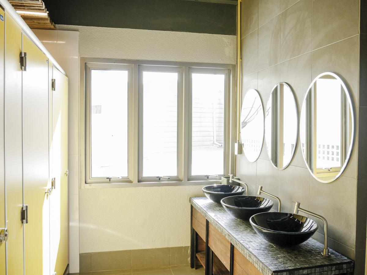 Whereder Poshtel Udon Thani Buitenkant foto