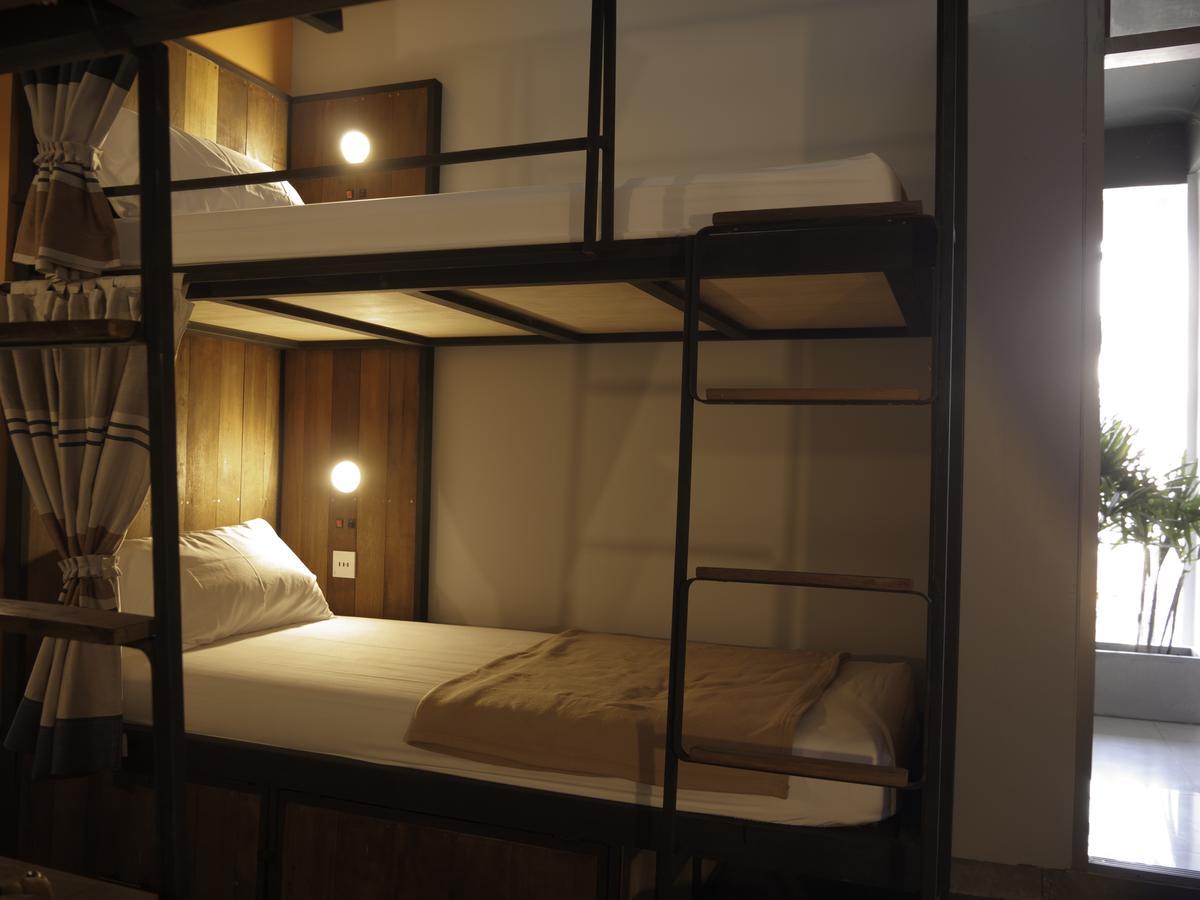 Whereder Poshtel Udon Thani Buitenkant foto
